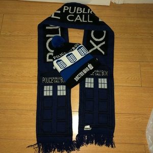 Doctor Who beanie & scarf set